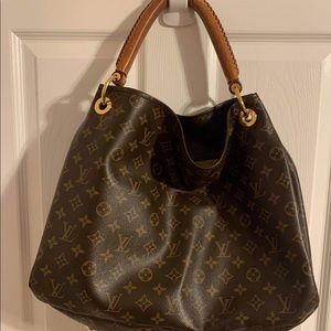 COPY - Authentic Louis Vuitton Artsy MM!